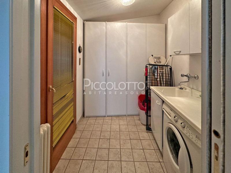 Rif. V5368 - Casella d'Asolo, in vendita appartamento bicamere con splendido giardino, in zona re...