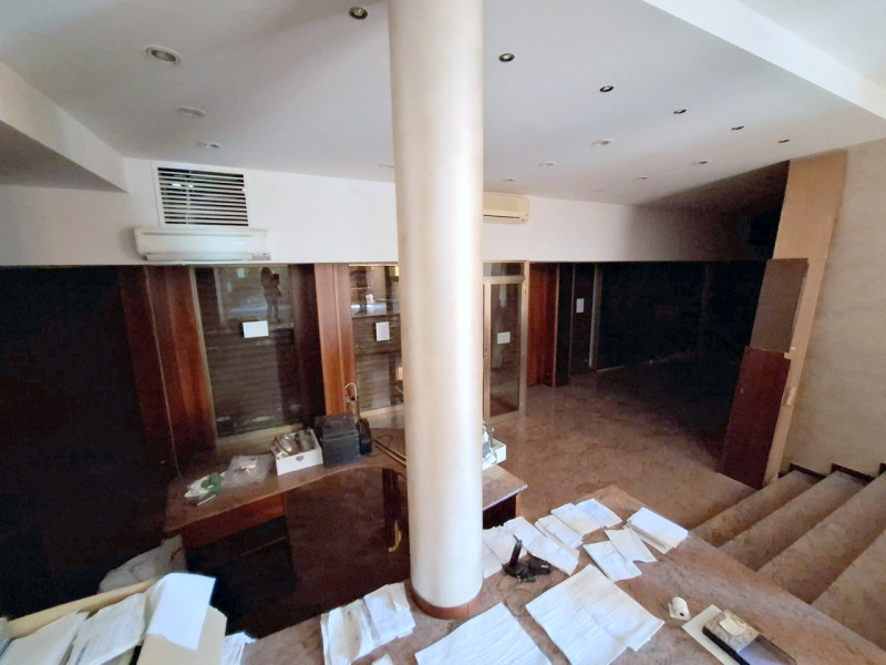 NEGOZIO A BRUSEGANA €.120.000 - rif.FC005N

In vendita un ampio negozio di 155 mq commerciali sit...