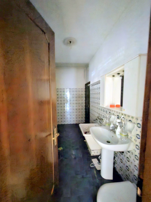 NEGOZIO A BRUSEGANA €.120.000 - rif.FC005N

In vendita un ampio negozio di 155 mq commerciali sit...