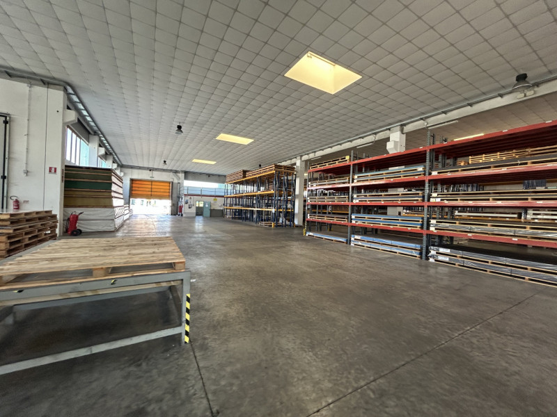 Capannone in Affitto a Veggiano – Posizione Strategica con Ampio Scoperto

Se cerchi una soluzion...