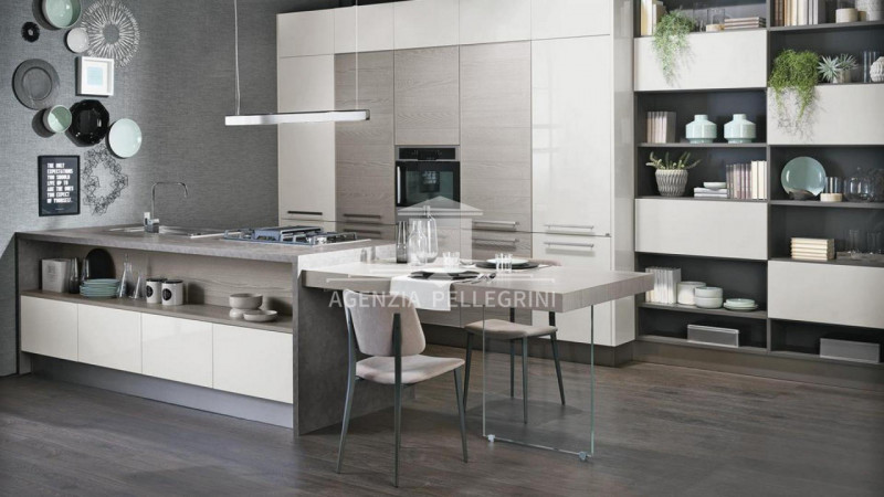 A Monteviale, collina nuova villa moderna in prima fila verso la veduta aperta della vallata. 
Sp...