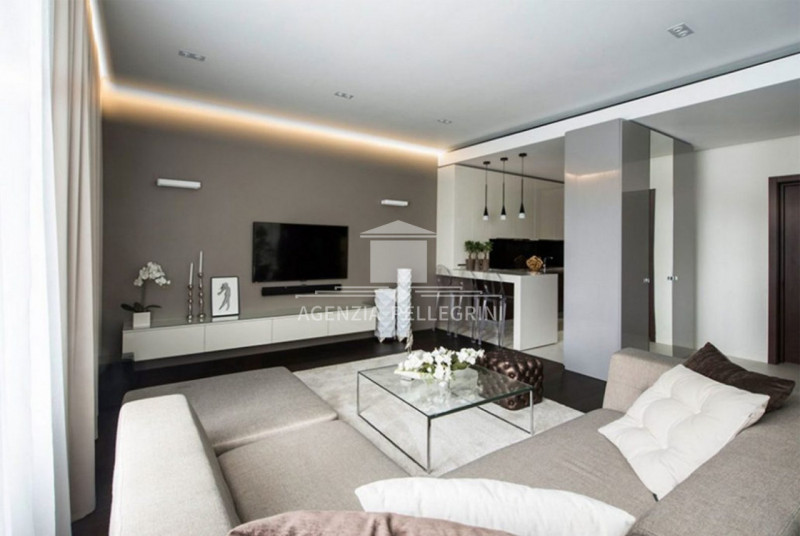 A Monteviale, collina nuova villa moderna in prima fila verso la veduta aperta della vallata. 
Sp...