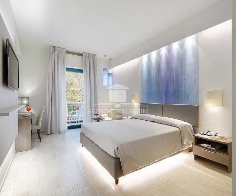 A Monteviale, collina nuova villa moderna in prima fila verso la veduta aperta della vallata. 
Sp...