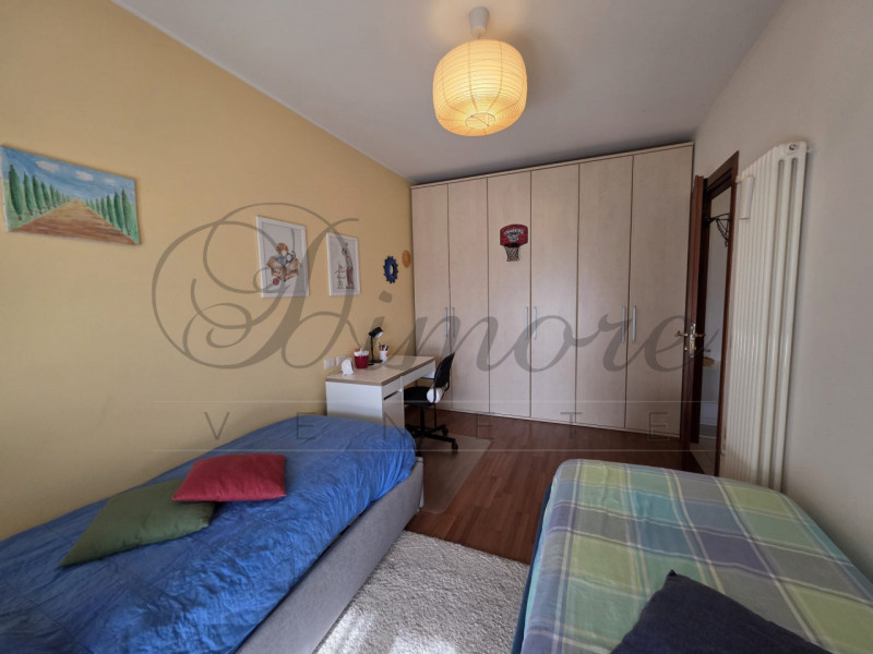 NOVENTA: APPARTAMENTO AL PIANO TERRA CON GIARDINO
In ottimo quartiere a Noventana proponiamo intr...