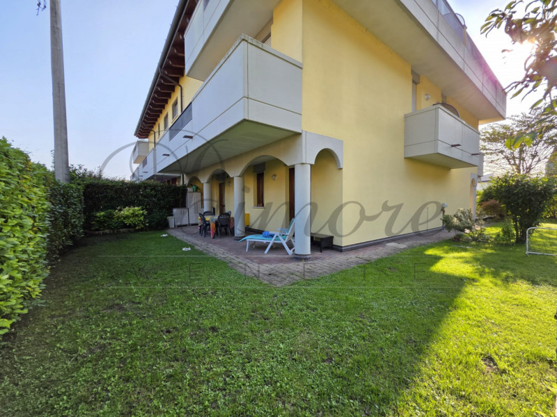 NOVENTA: APPARTAMENTO AL PIANO TERRA CON GIARDINO
In ottimo quartiere a Noventana proponiamo intr...