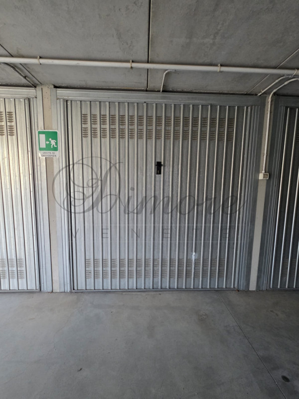 NOVENTA: APPARTAMENTO AL PIANO TERRA CON GIARDINO
In ottimo quartiere a Noventana proponiamo intr...