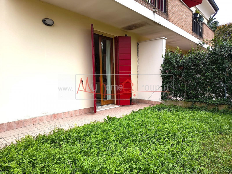 STRA - (Rif. A341) - Proponiamo in vendita bilocale posto al piano terra con giardino privato ed ...