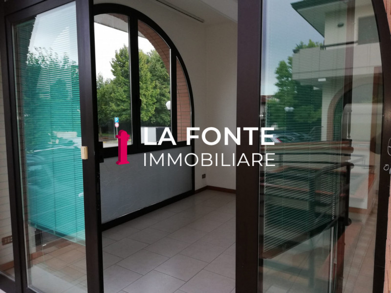 STRA - ai confini con VIGONZA - UFFICIO/NEGOZIO di 100 mq netti (50+50), altezza 3,20 mt., suddiv...