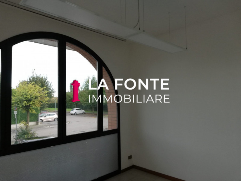 STRA - ai confini con VIGONZA - UFFICIO/NEGOZIO di 100 mq netti (50+50), altezza 3,20 mt., suddiv...