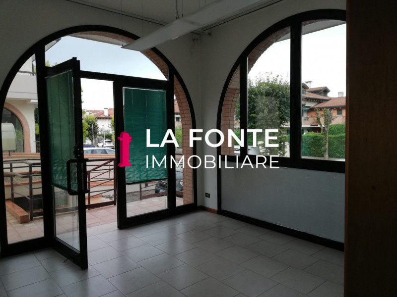 STRA - ai confini con VIGONZA - UFFICIO/NEGOZIO di 100 mq netti (50+50), altezza 3,20 mt., suddiv...