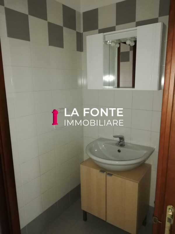 STRA - ai confini con VIGONZA - UFFICIO/NEGOZIO di 100 mq netti (50+50), altezza 3,20 mt., suddiv...