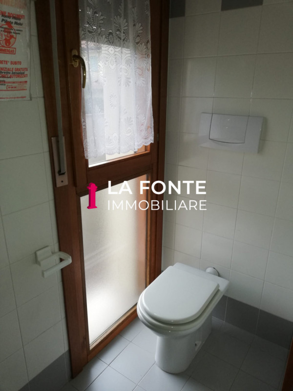 STRA - ai confini con VIGONZA - UFFICIO/NEGOZIO di 100 mq netti (50+50), altezza 3,20 mt., suddiv...