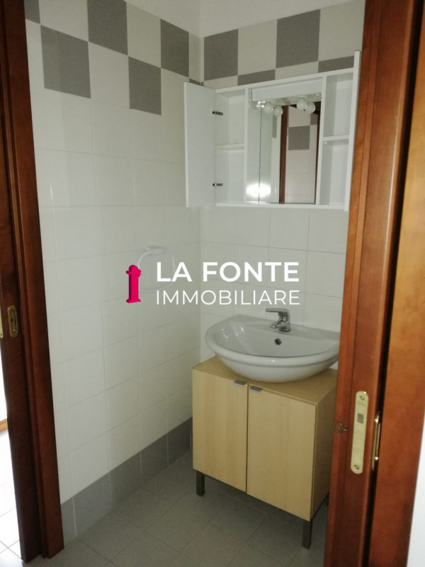 STRA - ai confini con VIGONZA - UFFICIO/NEGOZIO di 100 mq netti, altezza 3,20 mt., suddiviso sapi...