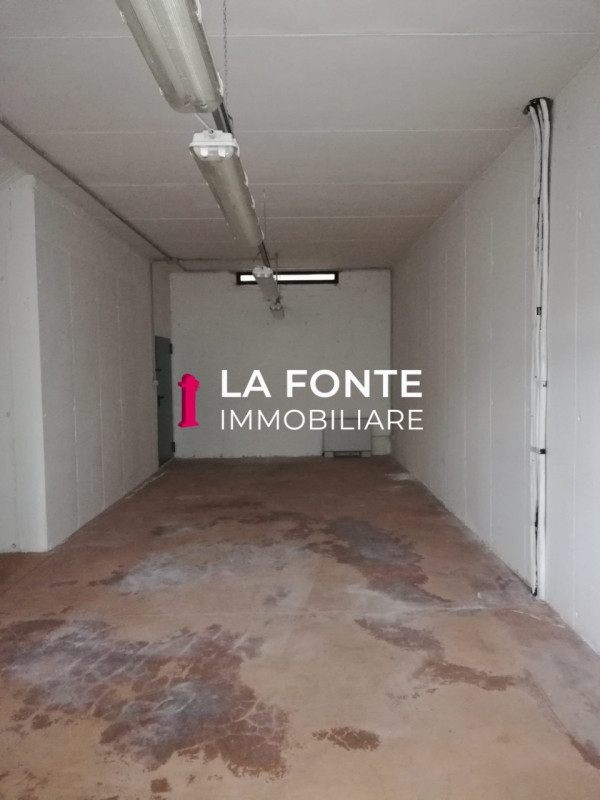 STRA - ai confini con VIGONZA - UFFICIO/NEGOZIO di 100 mq netti (50+50), altezza 3,20 mt., suddiv...