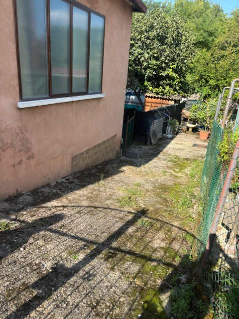 Limena: casa accostata completamente da ristrutturare sviluppata su più livelli ( piano primo zon...