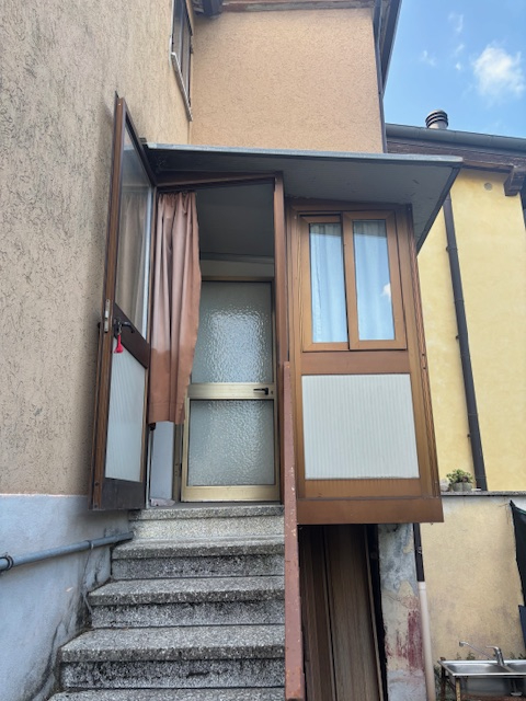 Limena: casa accostata completamente da ristrutturare sviluppata su più livelli ( piano primo zon...