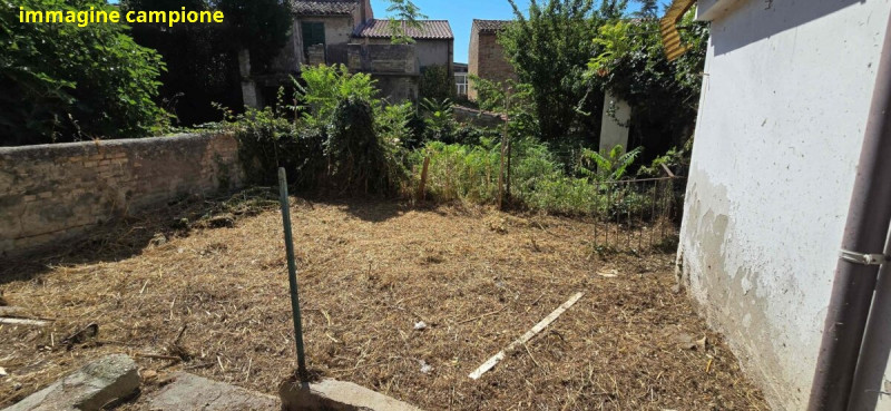 Nel cuore del centro storico di Montecchio Maggiore, proponiamo in vendita un'intera proprietà te...