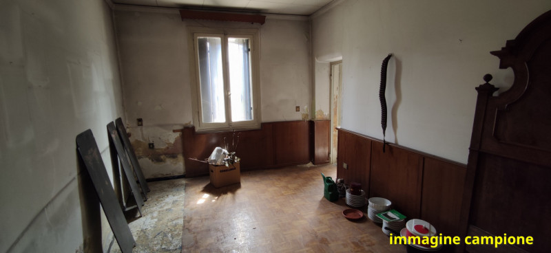 Nel cuore del centro storico di Montecchio Maggiore, proponiamo in vendita un'intera proprietà te...