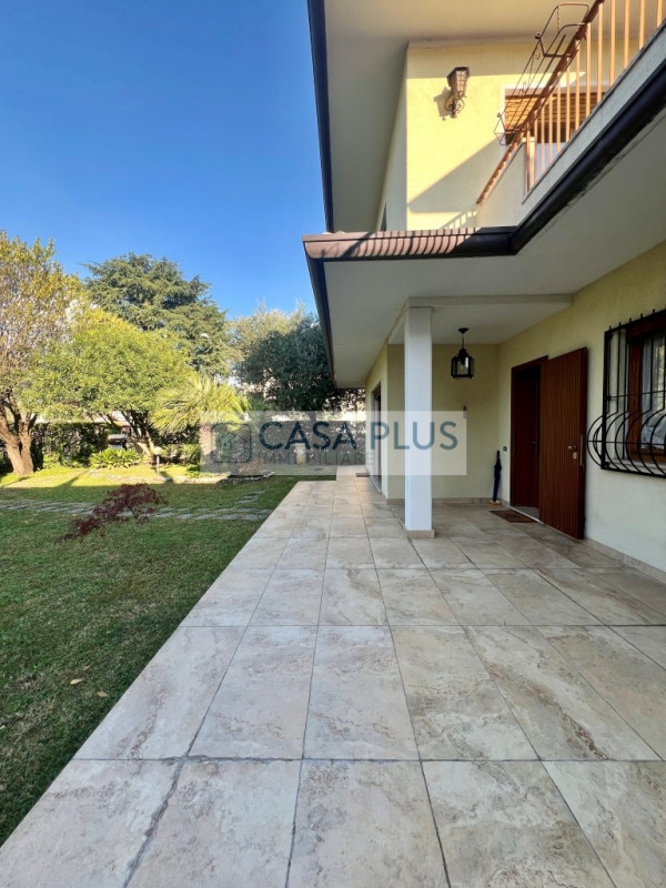 BIFAMILIARE A BASSANO DEL GRAPPA – DUE UNITA’ ABITATIVE COMPLETAMENTE AUTONOME, GIARDINO, TERRAZZ...