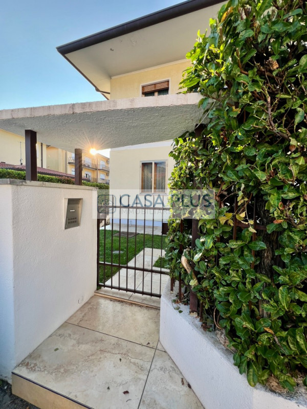 BIFAMILIARE A BASSANO DEL GRAPPA – DUE UNITA’ ABITATIVE COMPLETAMENTE AUTONOME, GIARDINO, TERRAZZ...