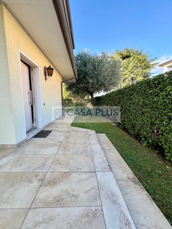 BIFAMILIARE A BASSANO DEL GRAPPA – DUE UNITA’ ABITATIVE COMPLETAMENTE AUTONOME, GIARDINO, TERRAZZ...