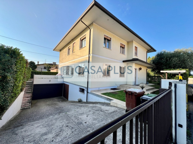 BIFAMILIARE A BASSANO DEL GRAPPA – DUE UNITA’ ABITATIVE COMPLETAMENTE AUTONOME, GIARDINO, TERRAZZ...