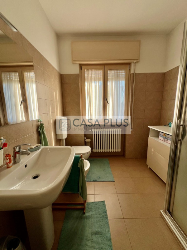 BIFAMILIARE A BASSANO DEL GRAPPA – DUE UNITA’ ABITATIVE COMPLETAMENTE AUTONOME, GIARDINO, TERRAZZ...