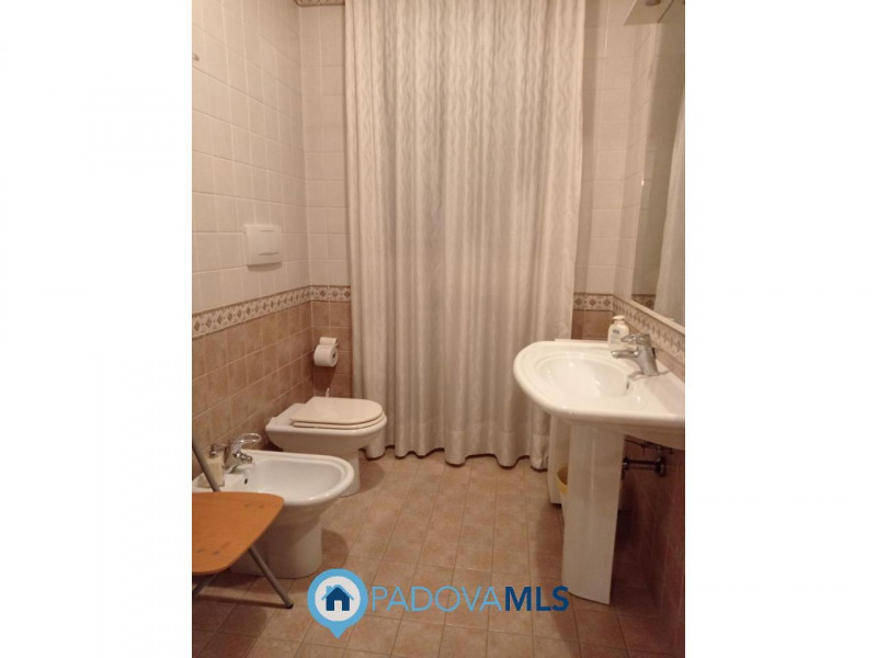 Immobile in esclusiva al Gruppo Padova MLS
PRESTIGIOSA VILLA SINGOLA CON PISCINA INTERNA E AREA F...