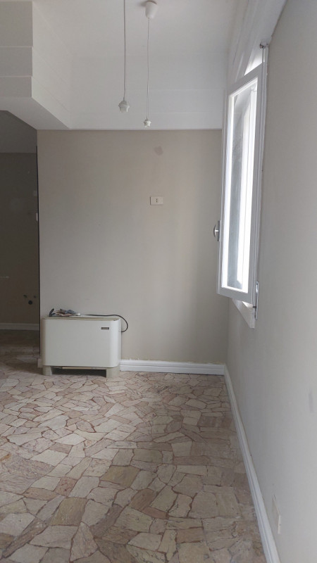 Nel piccolo centro di Costozza, caratteristico per i suoi borghi storici e circondato da colline,...