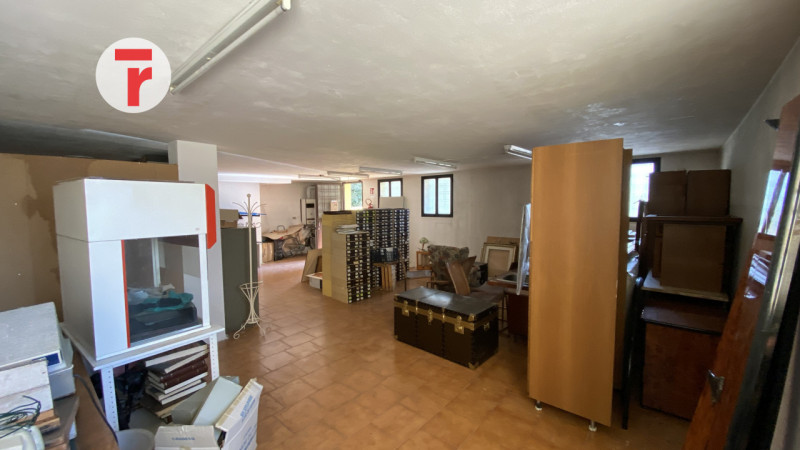 Cadoneghe Centro – Magazzino al piano terra con doppio accesso

In posizione centrale, a pochi pa...