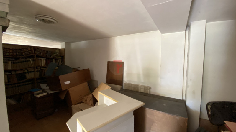 Cadoneghe Centro – Magazzino al piano terra con doppio accesso

In posizione centrale, a pochi pa...