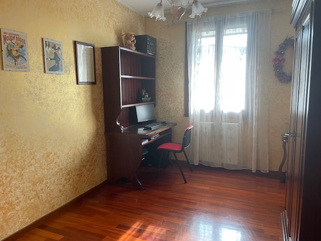 Oggi vi proponiamo una porzione di bifamiliare che attirerà sicuramente la vostra attenzione situ...