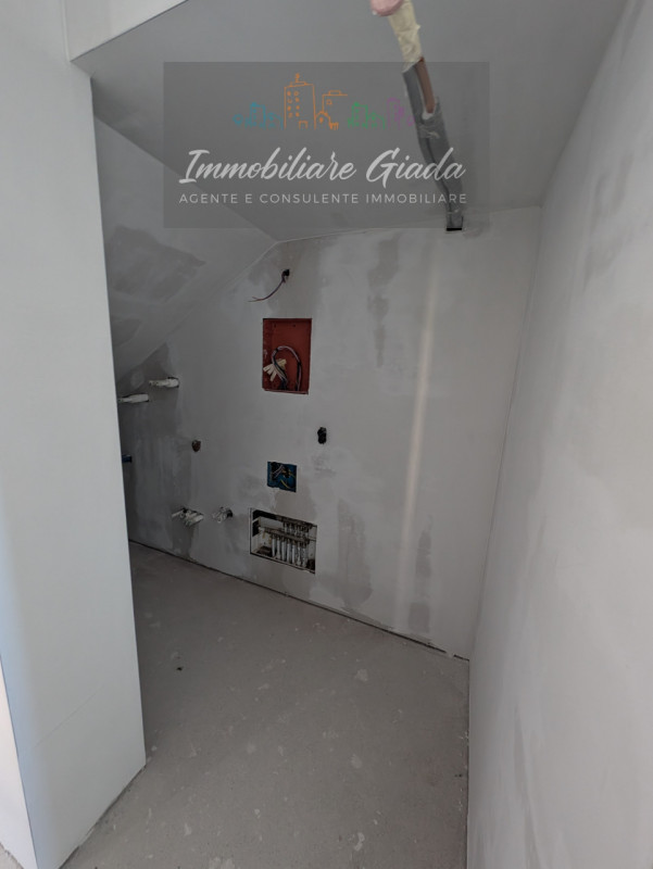 Proponiamo in vendita una splendida villa bifamiliare situata nella tranquilla zona residenziale ...