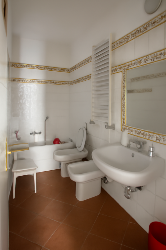 VENEZIA - ZONA CASTELLO - S. FRANCESCO DELLA VIGNA: Proponiamo un appartamento di 65 mq, libero a...