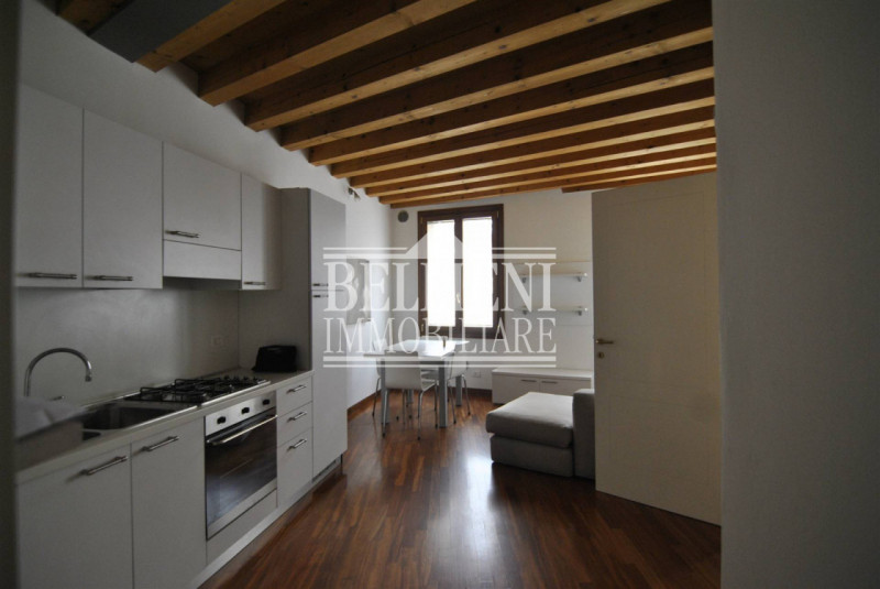 PONTE DEGLI ANGELI: Nel cuore del centro storico, all’interno di un elegante palazzetto d’epoca c...