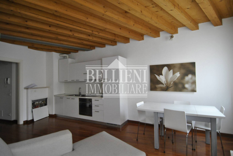 PONTE DEGLI ANGELI: Nel cuore del centro storico, all’interno di un elegante palazzetto d’epoca c...