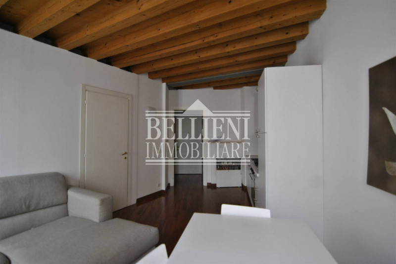 PONTE DEGLI ANGELI: Nel cuore del centro storico, all’interno di un elegante palazzetto d’epoca c...