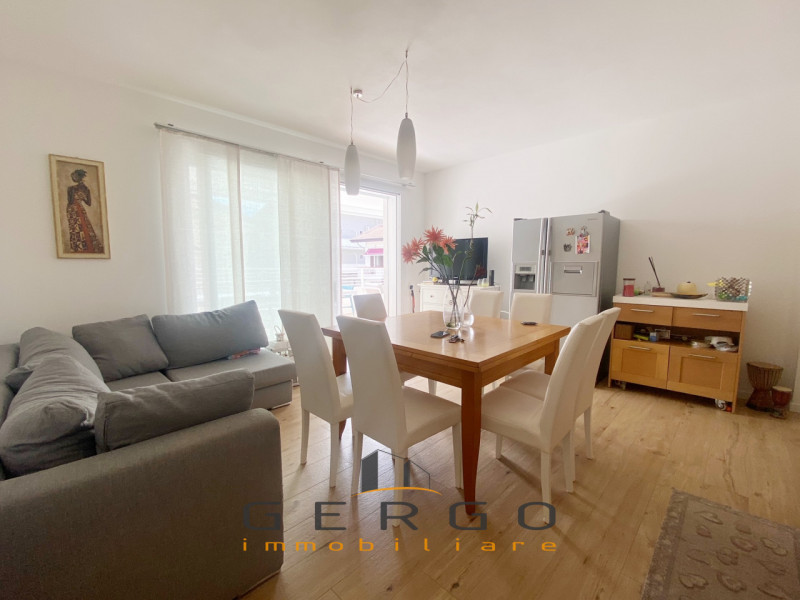 (Per INFO Mara 3481536890) A Jesolo, tra piazza Marconi e Milano, proponiamo in vendita esclusiv ...