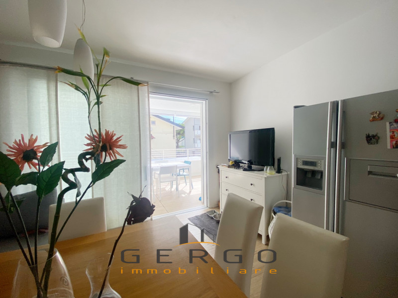 (Per INFO Mara 3481536890) A Jesolo, tra piazza Marconi e Milano, proponiamo in vendita esclusiv ...