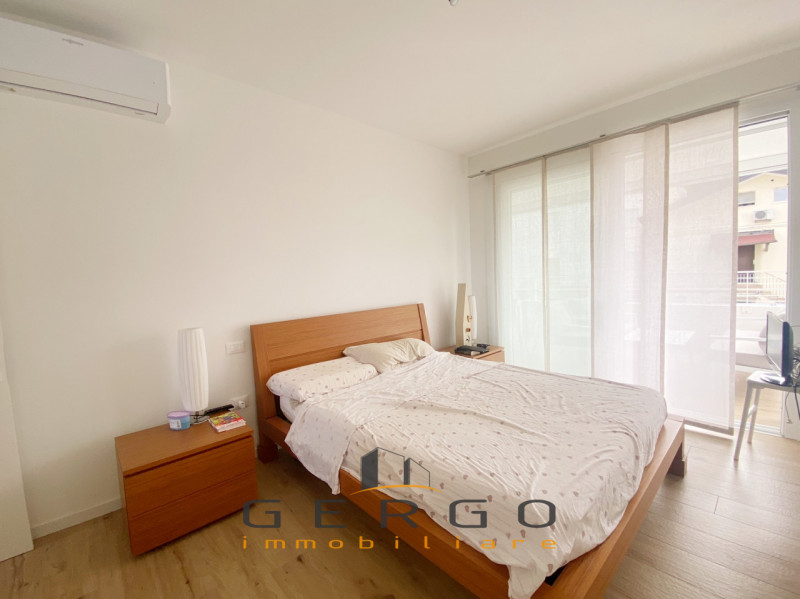 (Per INFO Mara 3481536890) A Jesolo, tra piazza Marconi e Milano, proponiamo in vendita esclusiv ...