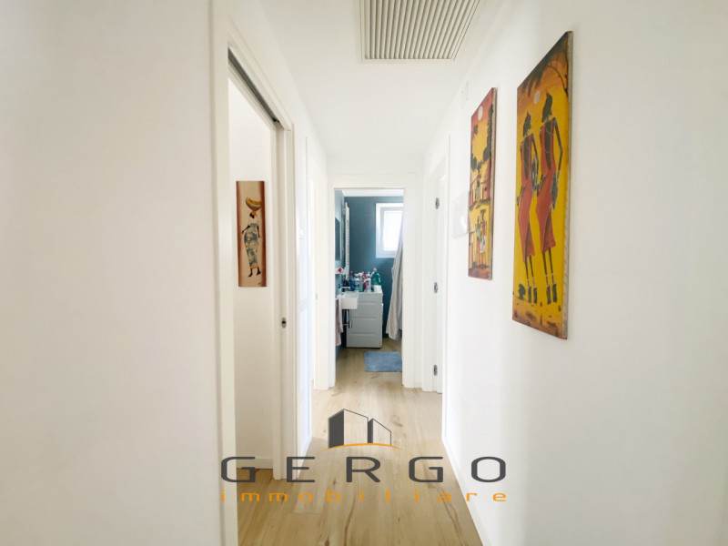 (Per INFO Mara 3481536890) A Jesolo, tra piazza Marconi e Milano, proponiamo in vendita esclusiv ...