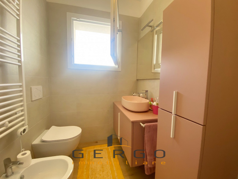 (Per INFO Mara 3481536890) A Jesolo, tra piazza Marconi e Milano, proponiamo in vendita esclusiv ...