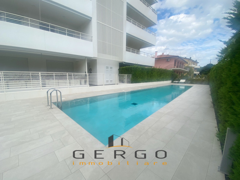 (Per INFO Mara 3481536890) A Jesolo, tra piazza Marconi e Milano, proponiamo in vendita esclusiv ...