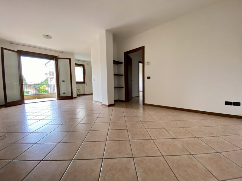 IN PICCOLA PALAZZINA DEL 2002...IN OTTIMO STATO DI MANUTENZIONE...COMODO AI SERVIZI A PIEDI... LI...