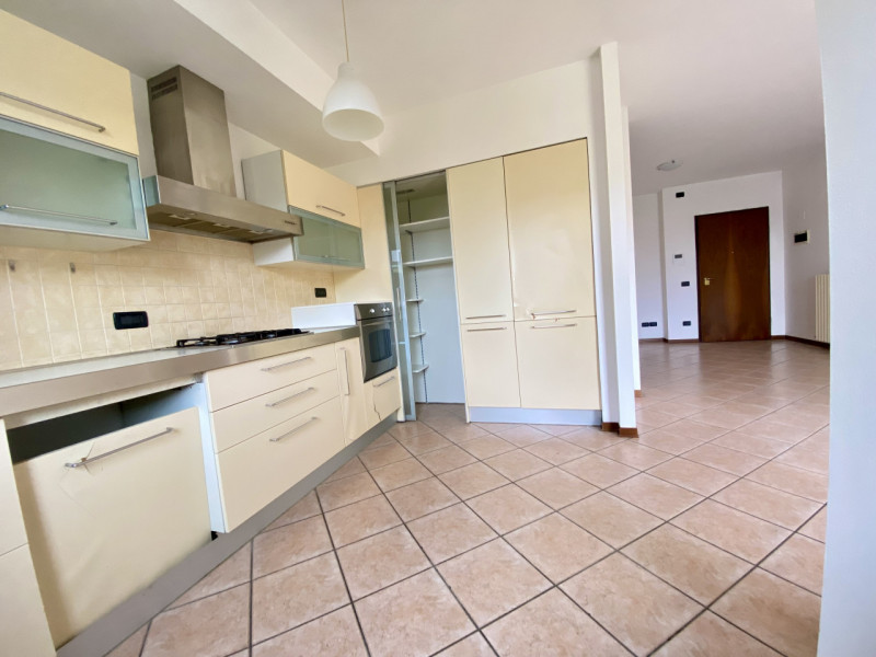 IN PICCOLA PALAZZINA DEL 2002...IN OTTIMO STATO DI MANUTENZIONE...COMODO AI SERVIZI A PIEDI... LI...