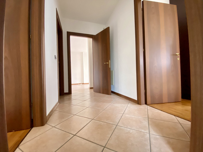 IN PICCOLA PALAZZINA DEL 2002...IN OTTIMO STATO DI MANUTENZIONE...COMODO AI SERVIZI A PIEDI... LI...