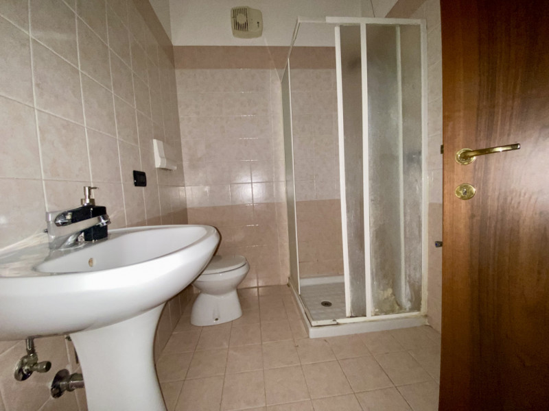 IN PICCOLA PALAZZINA DEL 2002...IN OTTIMO STATO DI MANUTENZIONE...COMODO AI SERVIZI A PIEDI... LI...