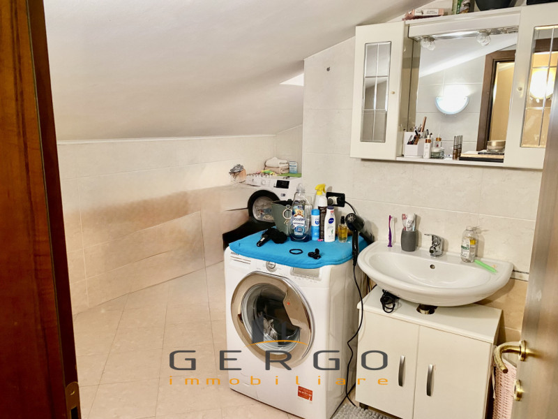 (Per INFO 3316190143) A San Martino di Lupari proponiamo in vendita un appartamento duplex di cir...