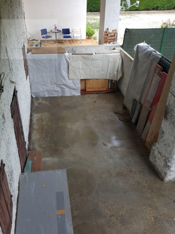 Scopri l'incanto di un rustico casale nel cuore di Villafranca Padovana, una località che combina...