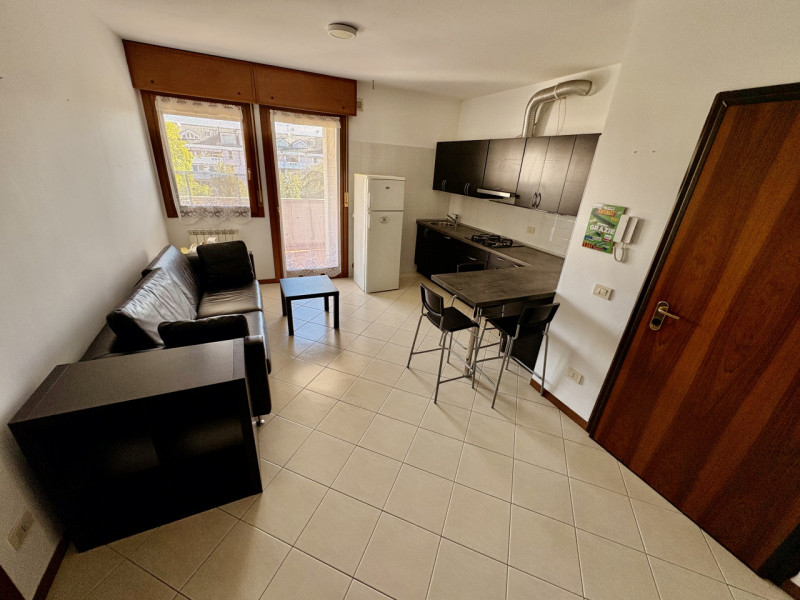 INFO E/O APPUNTAMENTO SOLO TRAMITE MAIL SULL' OFFERTA DI LOCAZIONE SOLO SE ANCORA DISPONIBILE. tg...